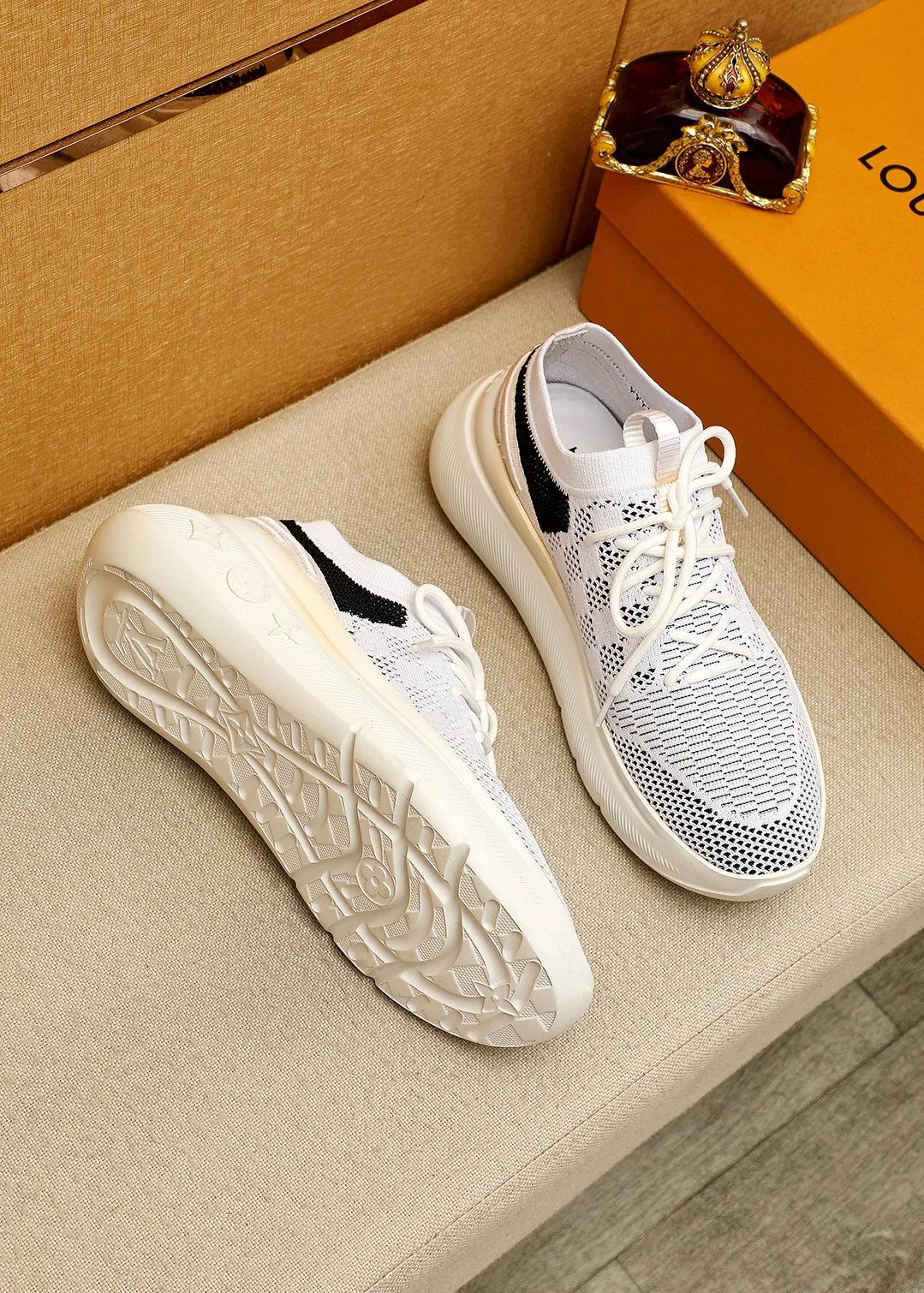 Men's men's shoes 💰480💐 Louis Vuitton Louis Vuitton 2025 new four-season lace-up series! The complex fly-knitting process for shoe uppers is now on the market. The counter has LV shape embossed stitching with original patterns, original raw materials, fabrics, and original fly-knitting! The inside is original and customized! 1:1 outsole mold opening! Foam outsole! 38-44 (45 customized)